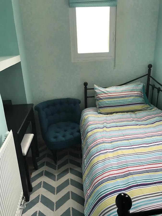 2 Bed, Ground Floor Bijou Georgian City Apartment Bath